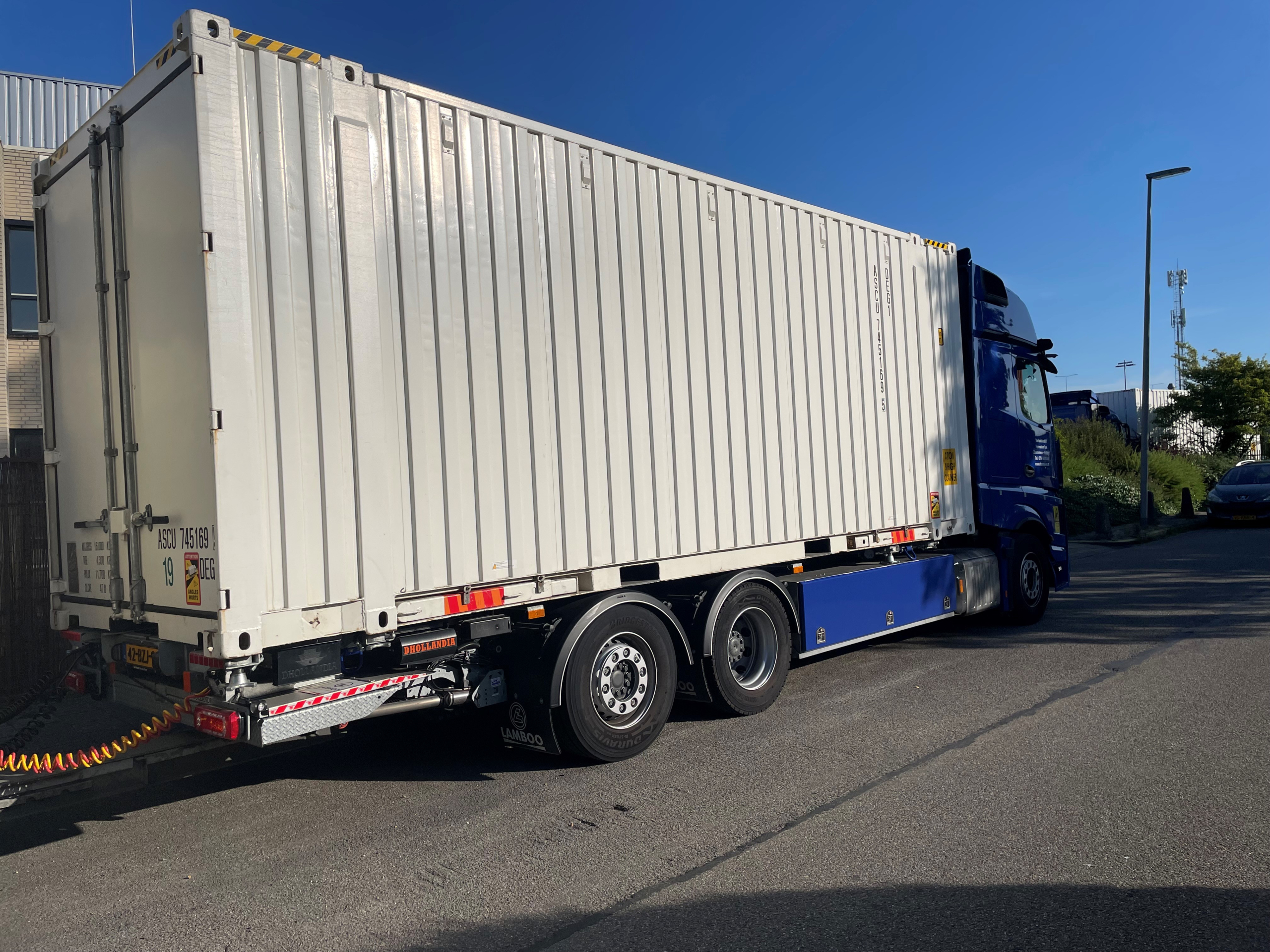 Afbeelding van een verhuiswagen van SlaOpBijHenneken.